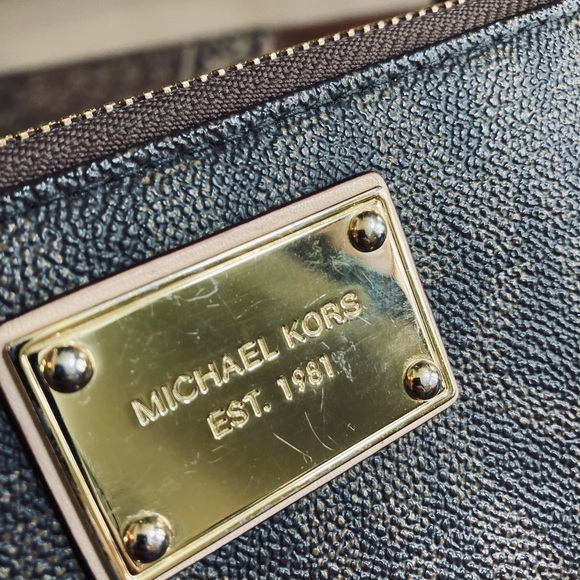 Michael Kors Brown Signature Logo Zip Wallet - Picture 14 of 14